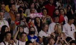 體育圈粉絲,激情燃燒的歲月，熱血沸騰的追隨